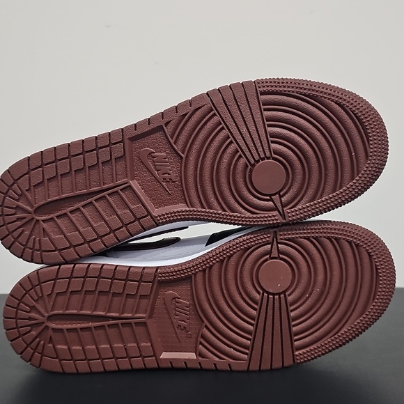 Brand New Air Jordan 1 Mid SE 'Dark Pony' Women's 7.5 Youth's 6 Sku HF3193 102 - Picture 8 of 9